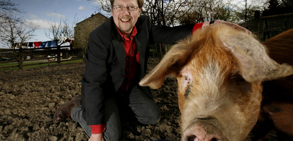 Chris Wildman with a Paganum pig